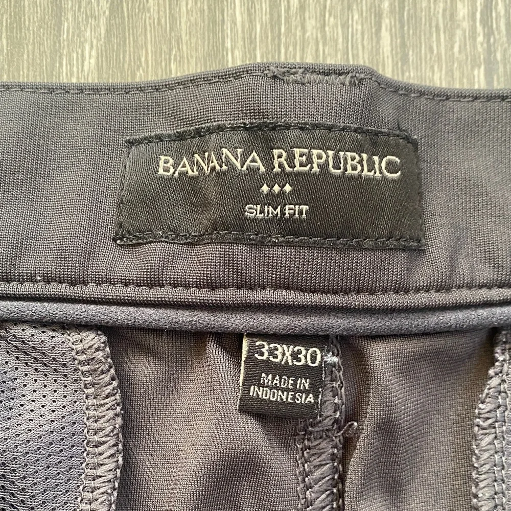 Banana Republic color dark
